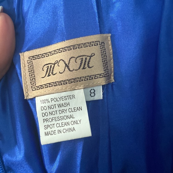 MNM COUTURE GOWN - Picture 7 of 8